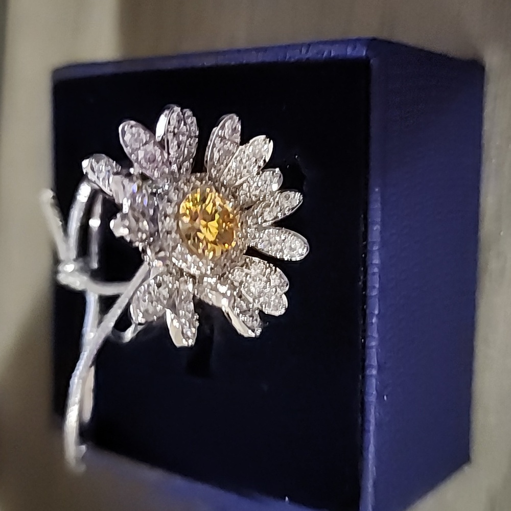 Authentic Swarovski Ring - Picture 3 of 11